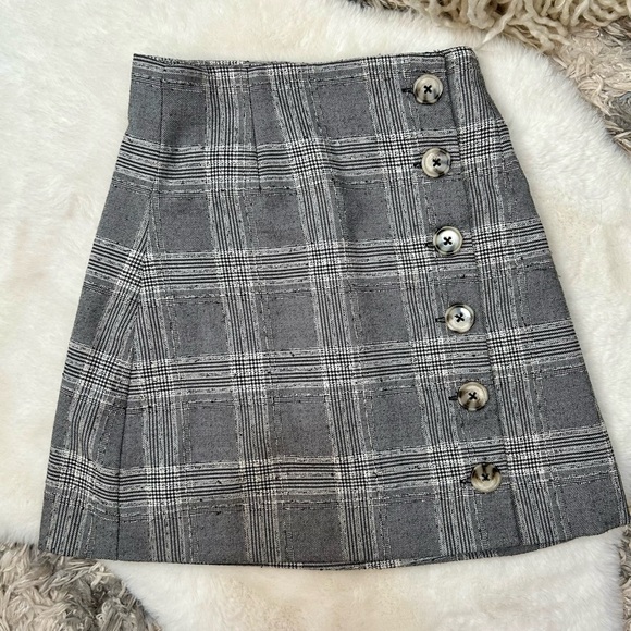 EUC - L’academie Lexi Mini Skirt - Picture 1 of 6